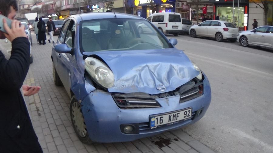 Halk Otobüsüne Arkadan Çarptı