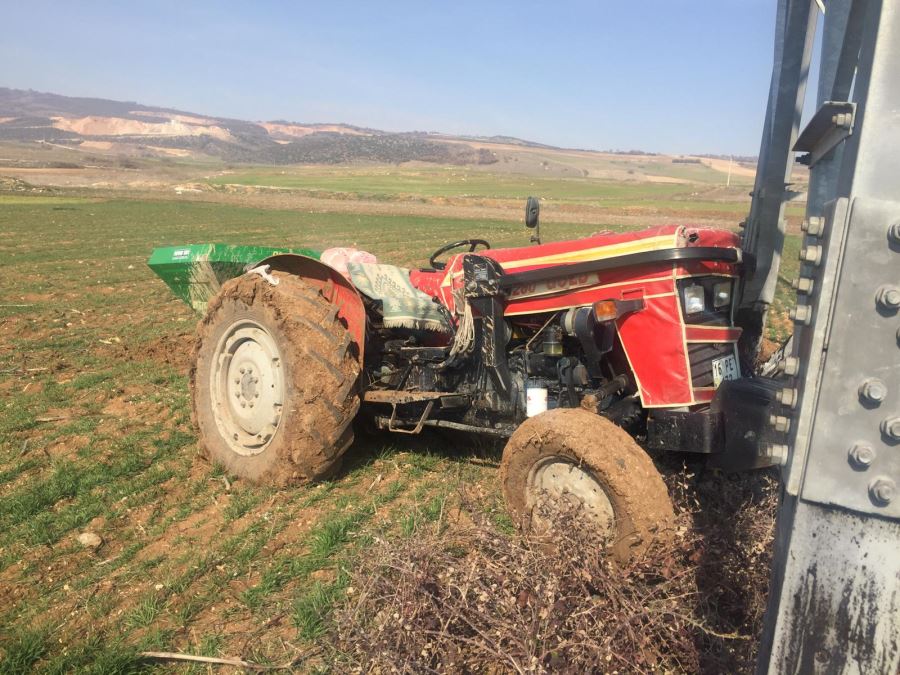 Traktör Üzerinden Geçti