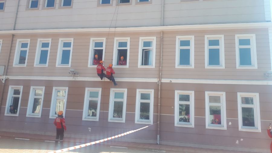 İnegöl’de Gerçeğini Aratmayan Deprem Tatbikatı