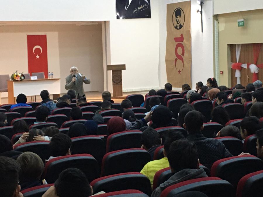 28 YAZAR OKULLARDA ÖĞRENCİLERLE BULUŞTU