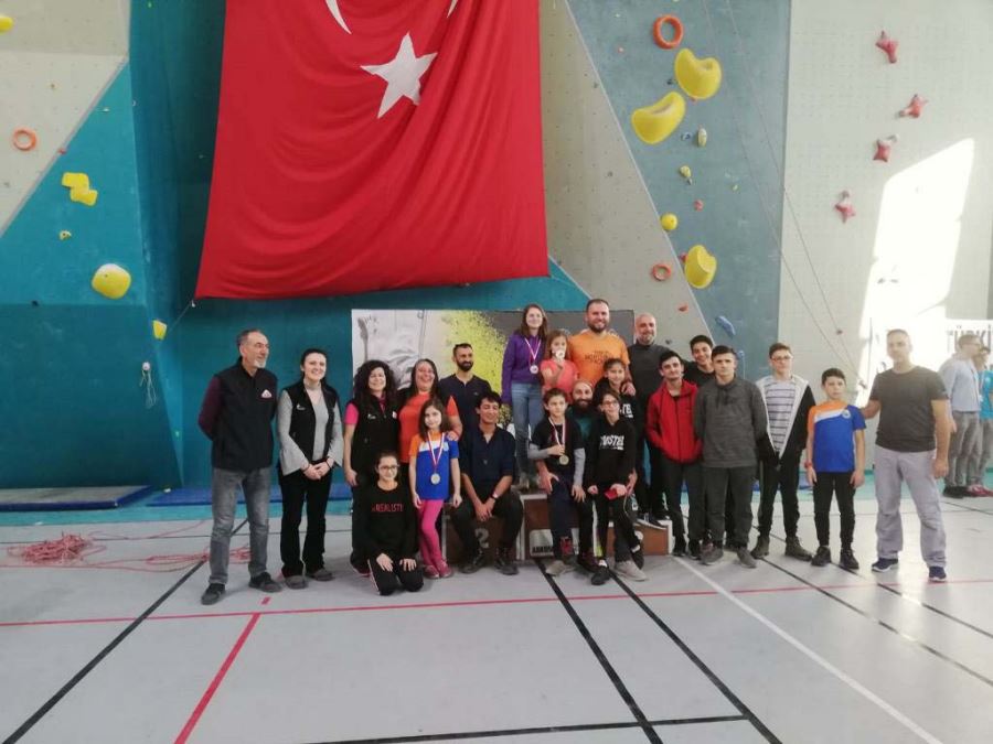 DAĞCILAR MADALYALARLA DÖNDÜ