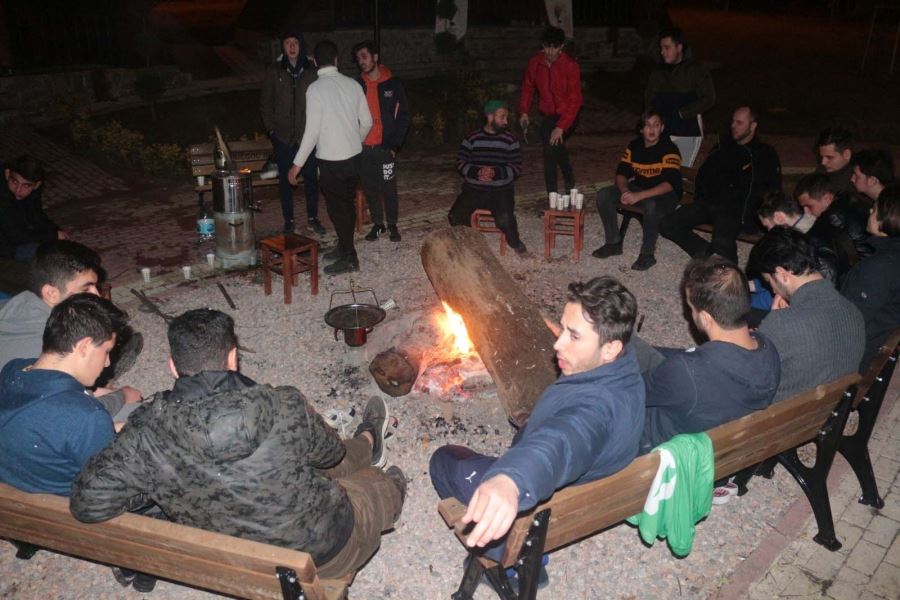 Ateş Karıncaları Gençleri Unutmadı