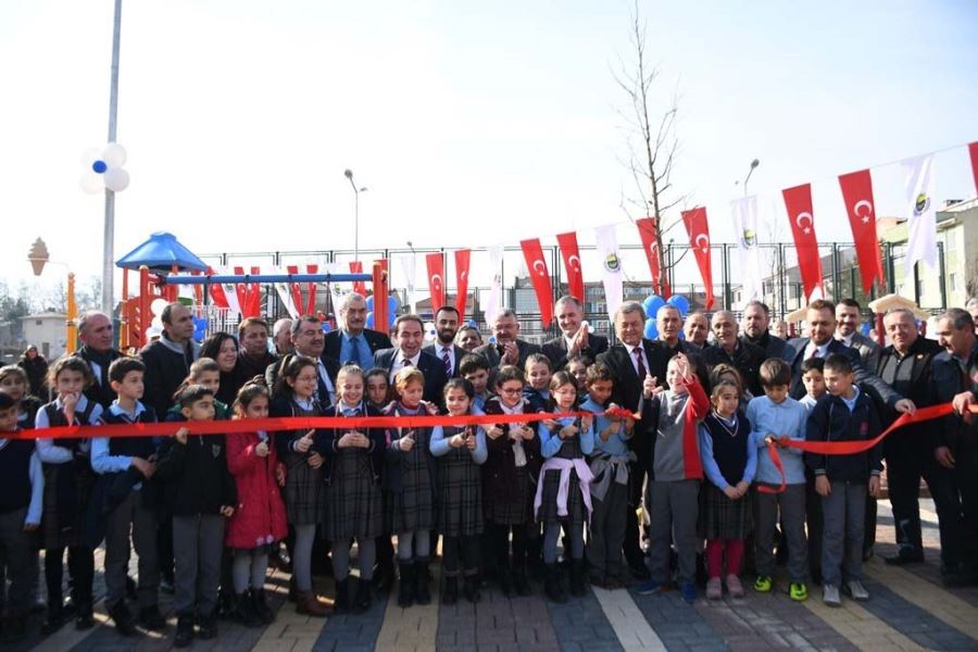  Semt sahası törenle açıldı