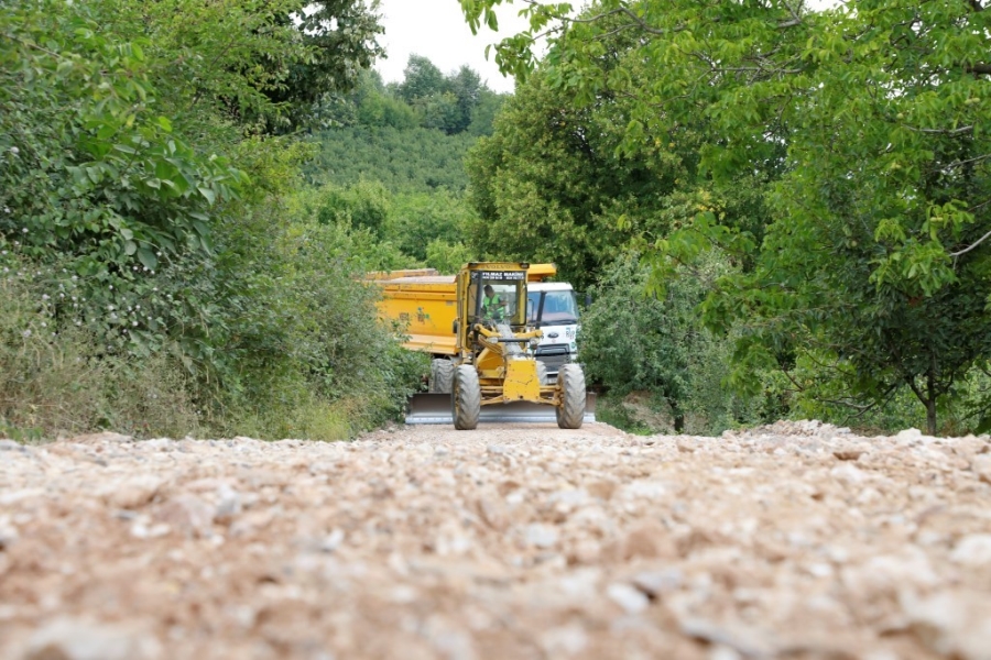 Kırsal mahallelere 20 kilometre arazi yolu