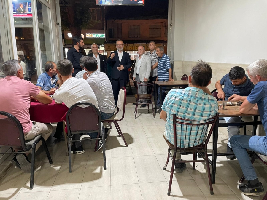 Milletimiz masa başındakilerden usandı