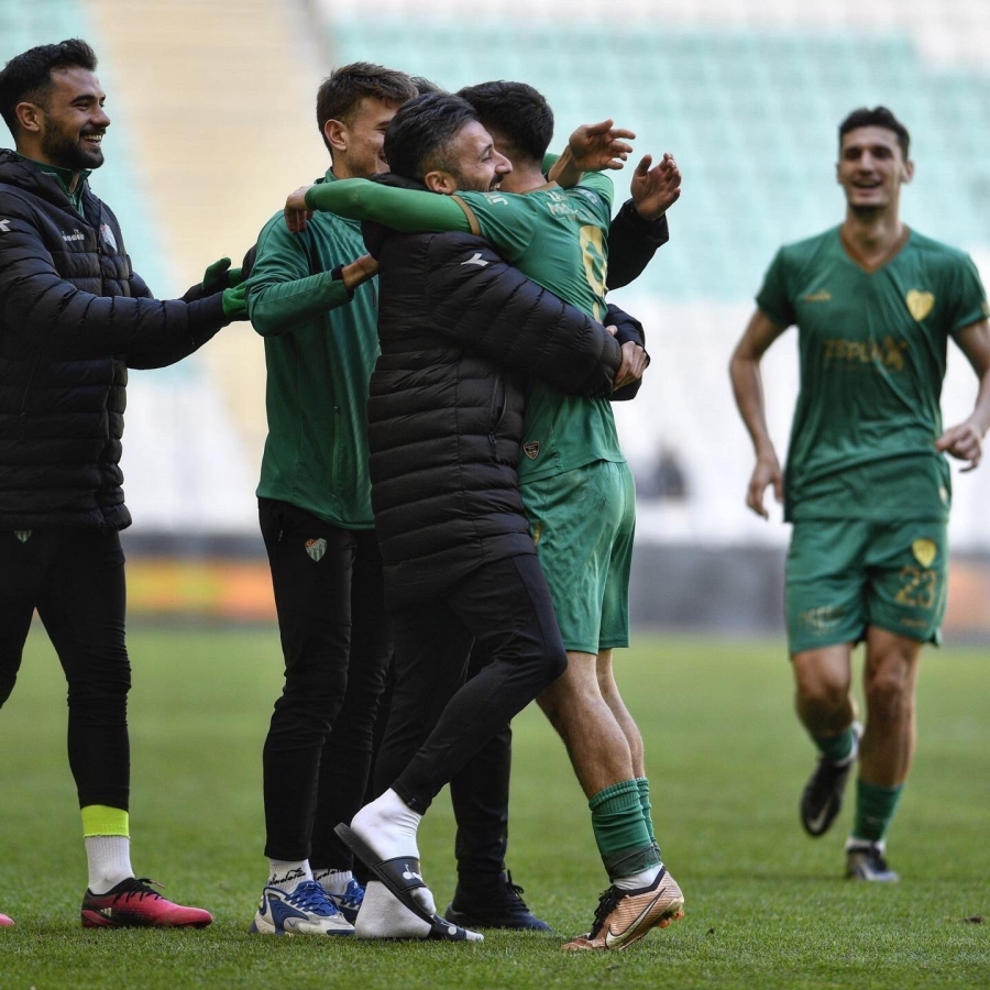 Bursaspor: 3 - Bayburt Özel İdare Spor:1