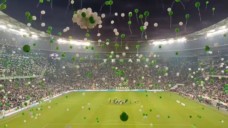 Minik Çağan için gerekli para toplandı, binlerce taraftar yeşil beyaz balon uçurdu
