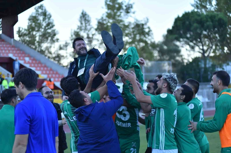 8 kişi kalan Kafkasspor, 2-1 galip gelmeyi bildi
