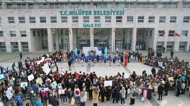Nilüferli çocuklardan ’gelecek’ için anlamlı yürüyüş
