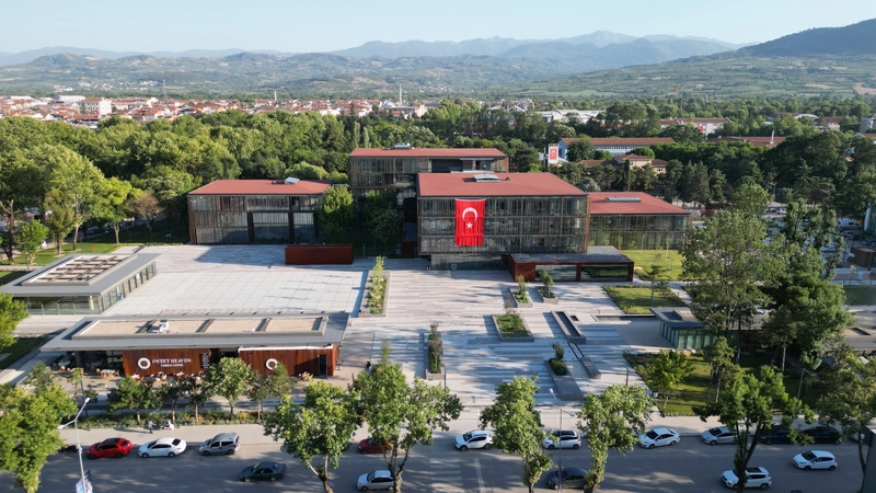 İnegöl’de 1000 üniversite öğrencisine maddi destek
