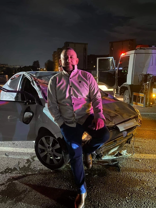 Kazadan yara almadan kurtuldum pozu
