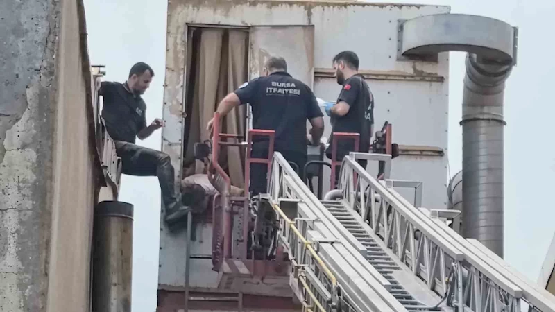 Talaş emici makinesine sıkışan işçiyi itfaiye ekipleri kurtardı
