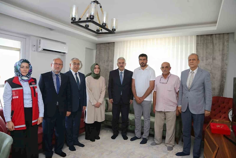 Bursa Valisi Ayyıldız, 15 Temmuz gazisini ziyaret etti
