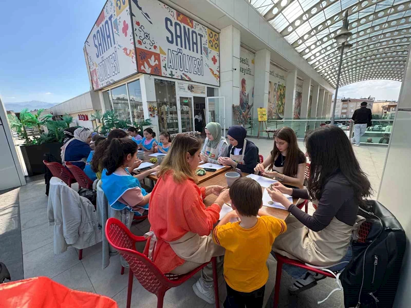 İnegöl AVM, Temmuz ayında ziyaretçilerini sanatla buluşturuyor
