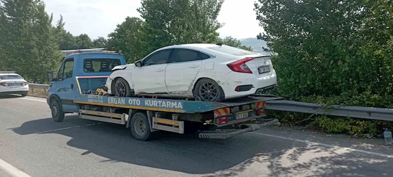 Kontrolden çıkan araç bariyere çarptı: 2’si çocuk 4 yaralı
