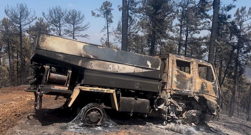 Bursa’daki yangında bir kamyon alevlerin arasında kalarak kullanılamaz hale geldi
