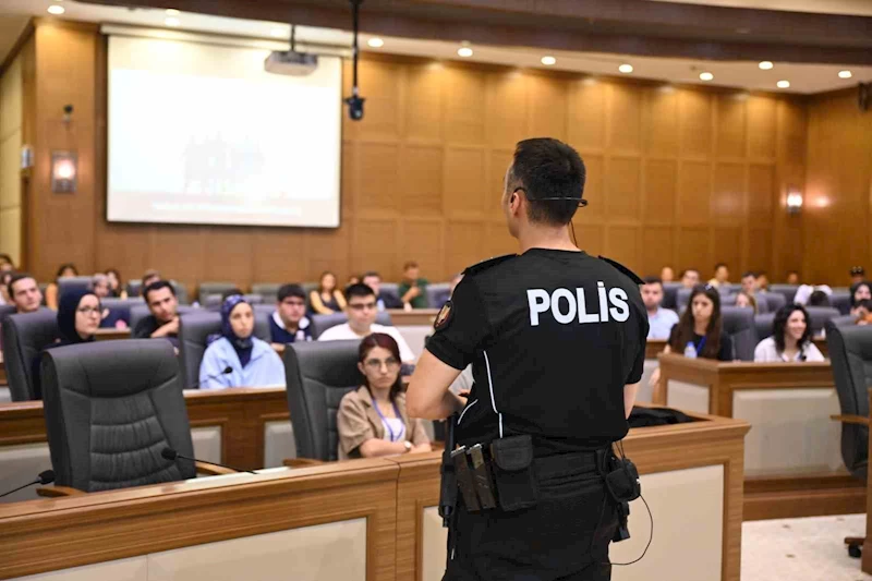 Büyükşehirde stajyerler oryantasyon eğitiminde
