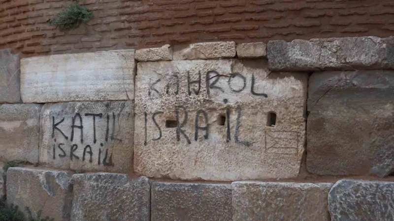 ’Katil İsrail’ yazısı isyan ettirdi
