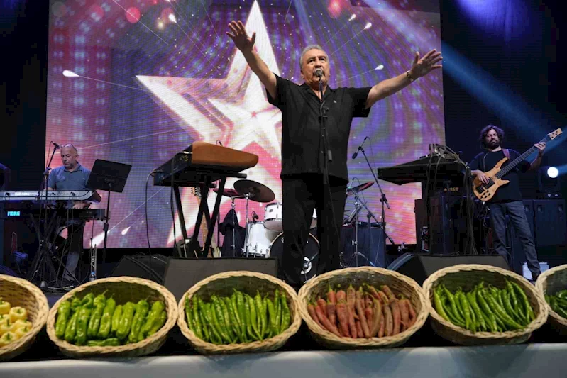 Bursa’da Pamela ve Ümit Besen rüzgarı
