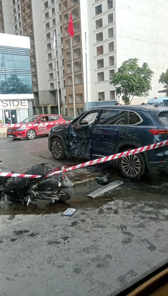 Esenyurt'ta Motosiklet ve Otomobil Çarpışması 19 Yaşındaki Sürücü Hayatını Kaybetti