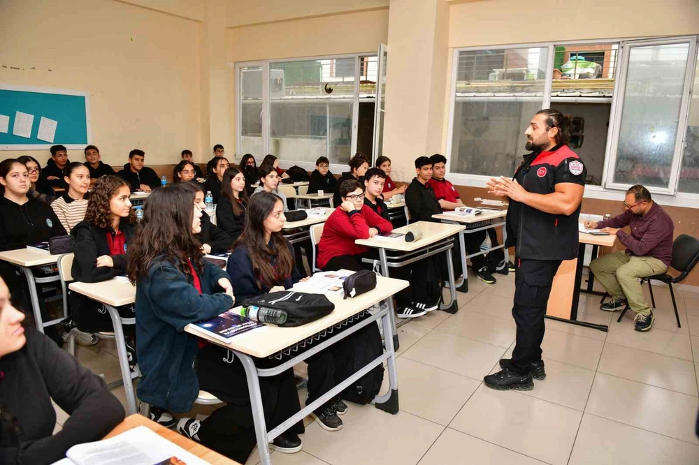 Esenyurt Belediyesi Okullarda Deprem Bilinci Eğitimleri İçin Sahaya İndi