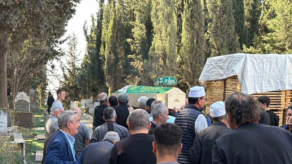 Manisa’daki feci kazada hayatını kaybeden 11 kişi son yolculuğuna uğurlandı
