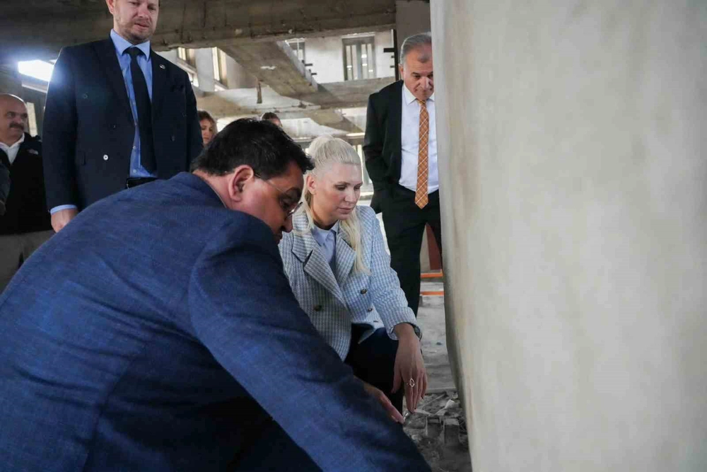 Başkan Subaşı tarihi koza fabrikasını ziyaret etti
