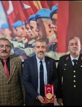Hayırsever iş insanına altın madalya ve berat
