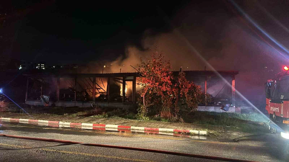 Yalova’da mobilya imalathanesinde yangın
