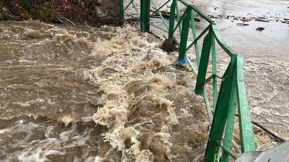 Bursa’da sağanak yağış dereleri taşırdı: Cumalıkızık’ta köprü sular altında kaldı
