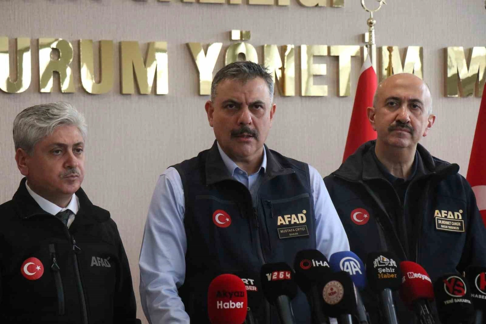Bakan Mustafa Çiftçi: "Şu anda tehlike hala geçmiş değil"
