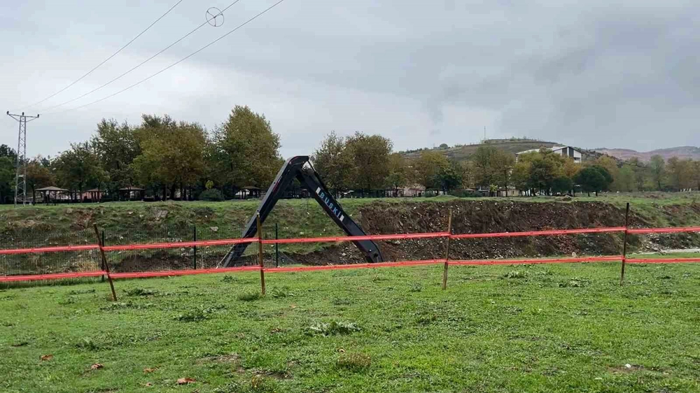 Bursa’da toprak kayması sonrası suyun akış yönü değişti, ekipler müdahale etti
