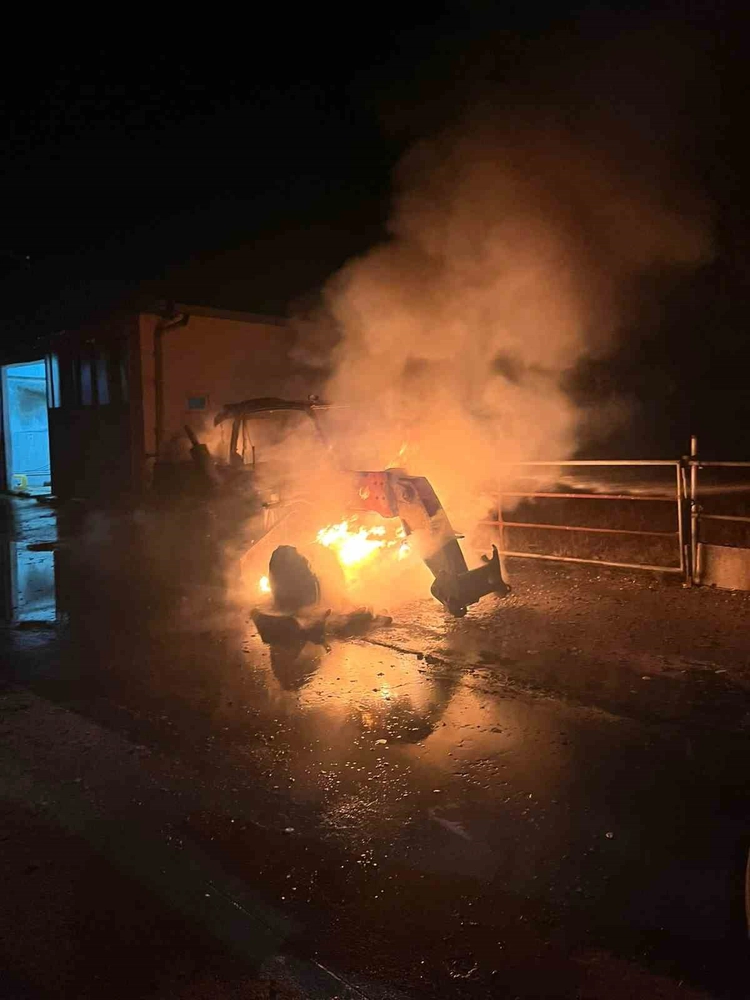 Kırklareli’de iş makinesi alev alev yandı
