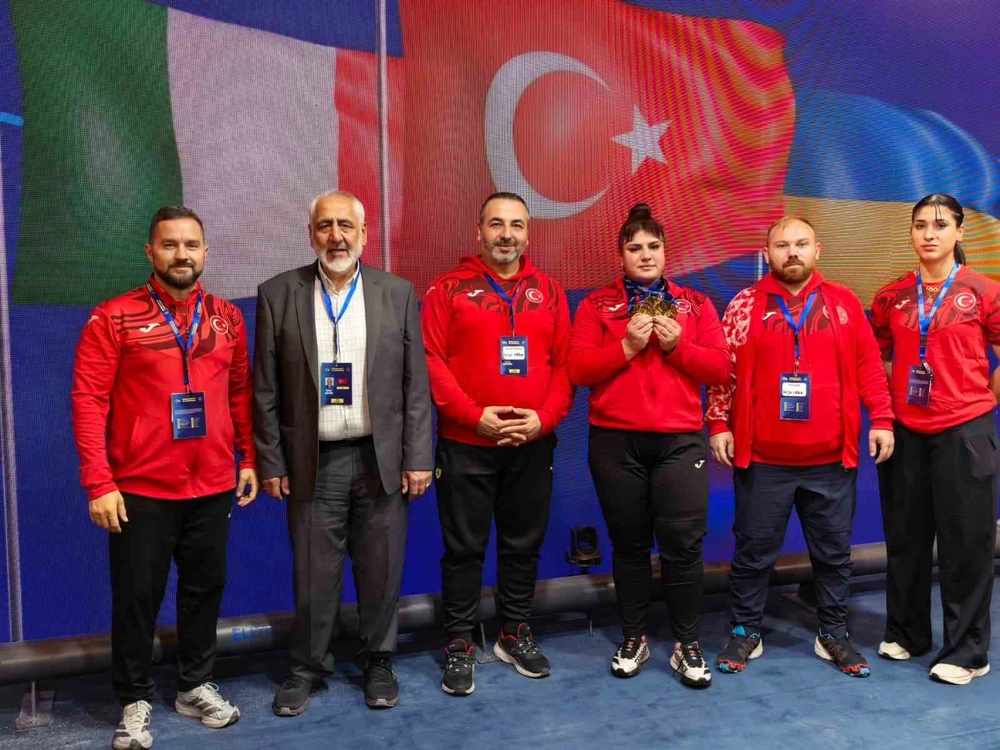 Milli halterci Tuana Süren Avrupa şampiyonu
