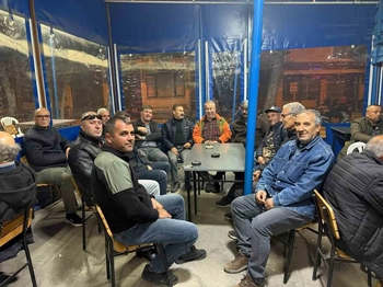 Gömeç de MHP İlçe yönetimi zeytincilerle bir araya geldi
