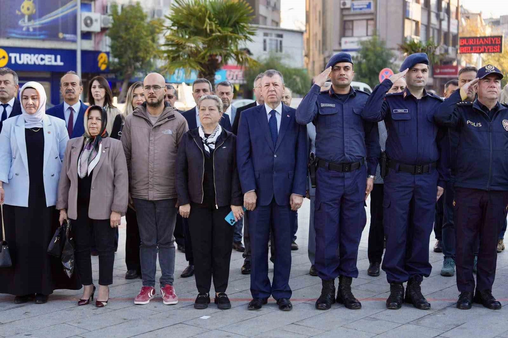 Burhaniye’de Muhtarlar Günü kutlandı
