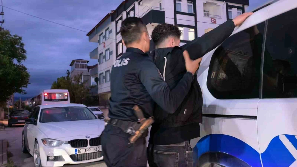 İnegöl'de Ehliyet Sınavında Kopya Düzenekli Aday Yakalandı