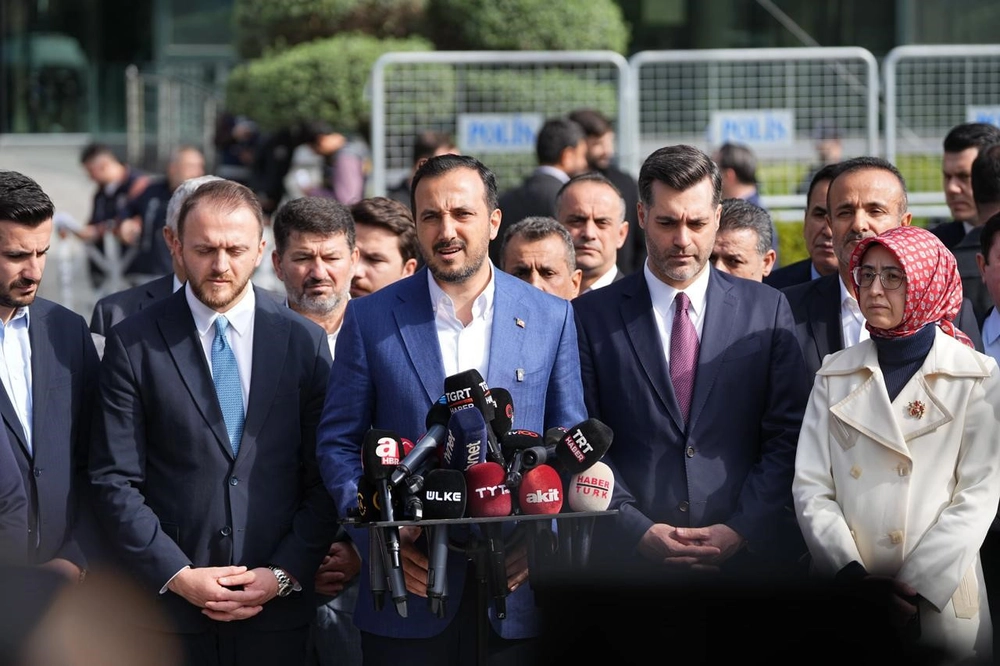AK Parti İstanbul İl Başkanı Özdemir: "Dündar Ziya Gültekin başkanımızın bir ayda oluşturduğu güzel atmosferi inşallah sürdürmeye devam edeceğiz"
