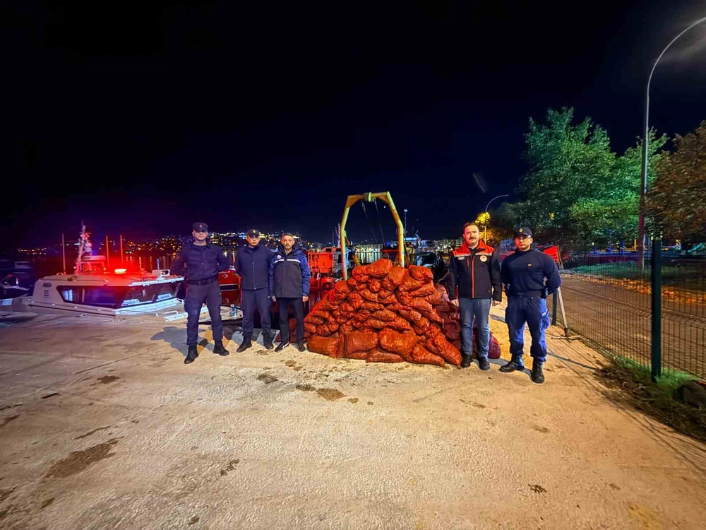 Gemlik’te kaçak midye avına geçit yok: 174 bin TL ceza
