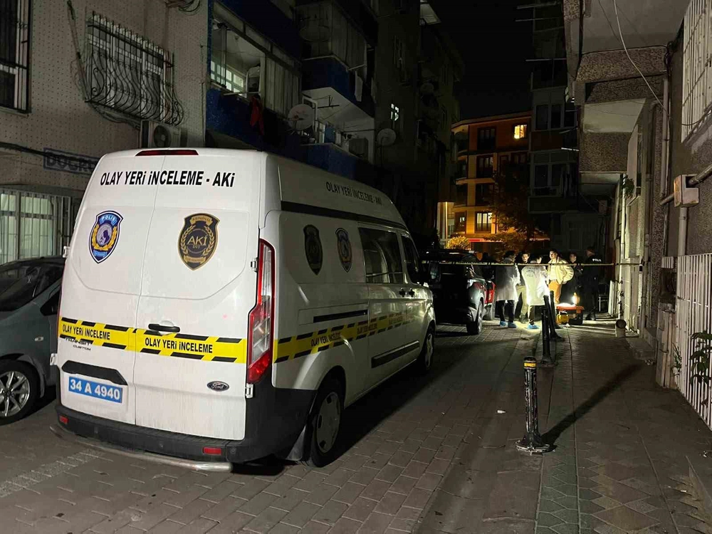 Zeytinburnu’nda ihbar üzerine adrese giden polis ekiplerine ateş açan şüpheli etkisiz hale getirildi
