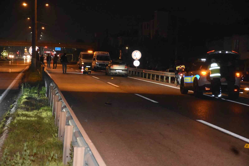 Yolun karşısına geçerken otomobilin çarptığı yaşlı kadın hayatını kaybetti
