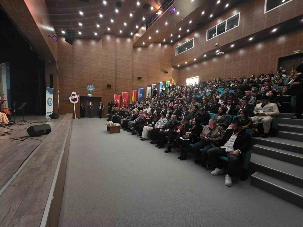 Bandırma’nın tarihî mezar taşları uluslararası kongrede ele alındı
