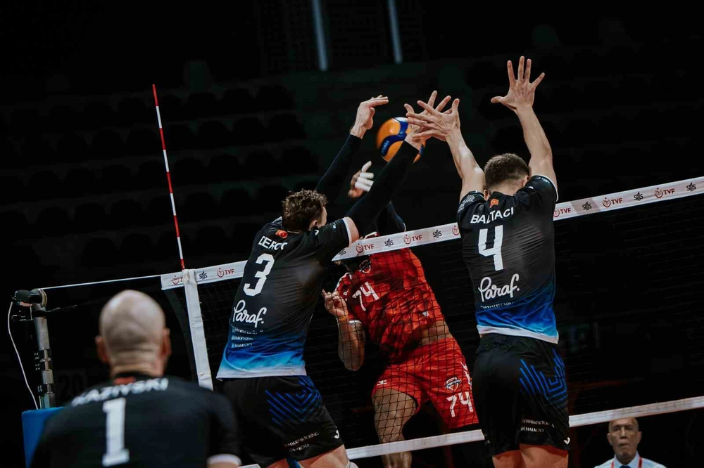 Efeler Ligi: Spor Toto: 2 - Halkbank: 3
