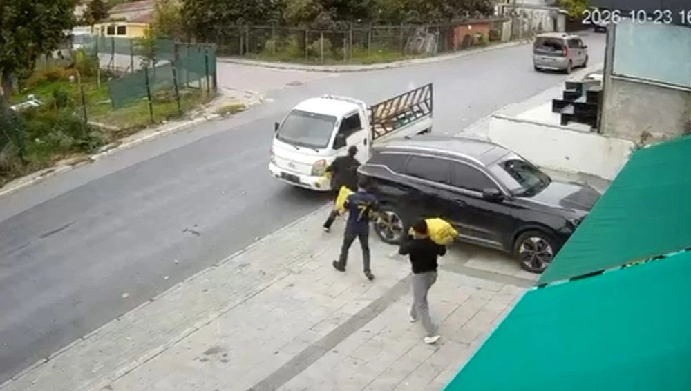 Avcılar’da güpegündüz 200 kiloluk patates hırsızlığı kamerada
