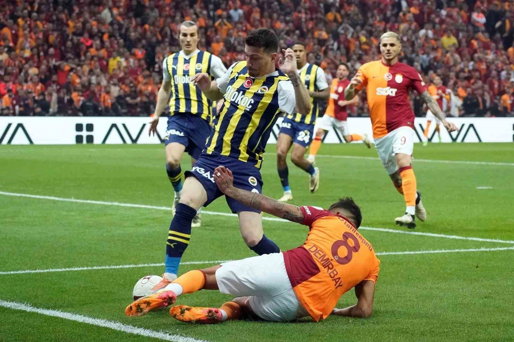 Fenerbahçe’de derbinin en deneyimlisi Mert Hakan Yandaş
