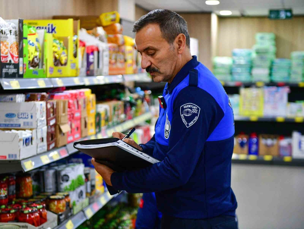 Esenyurt’ta marketlere sıkı denetim: Etiket fiyatları, son kullanma tarihleri ve hijyen şartları kontrol edildi
