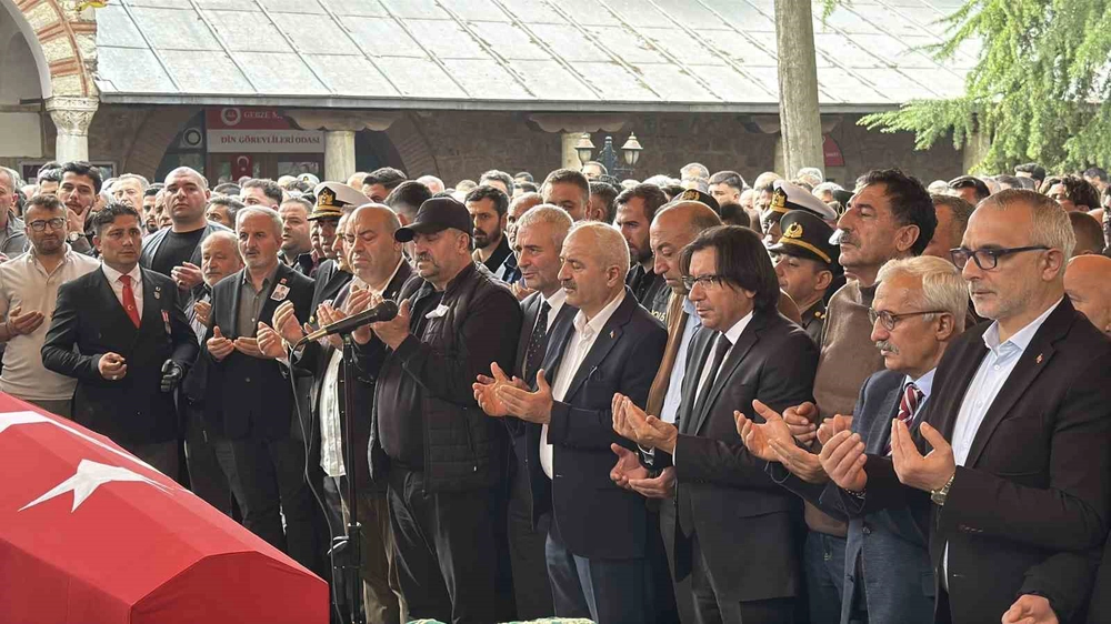 Hayatını kaybeden uzman çavuş askeri törenle son yolculuğuna uğurlandı
