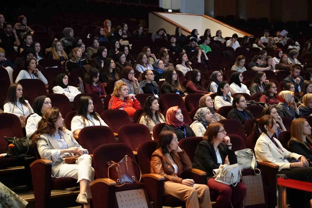 Bursa’da anne sütü sempozyumuna yoğun ilgi
