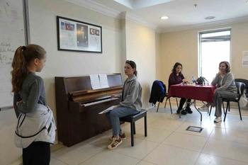 Kartal’da genç yetenekler sanatla geleceğe hazırlanıyor: Kartal Belediyesi Sanat Akademisi’nde sınav günü heyecanı
