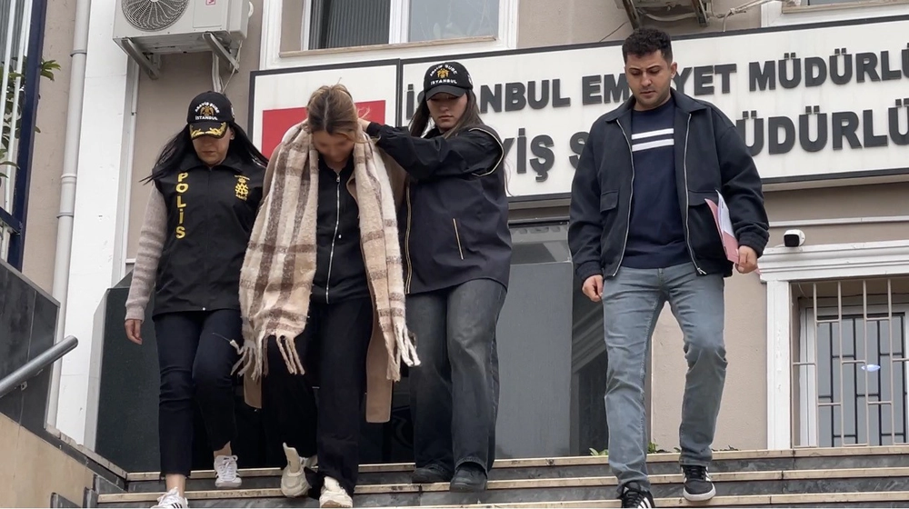 Ataşehir’de 17 yıl hapis cezasıyla aranan kadın çatıda yakalandı

